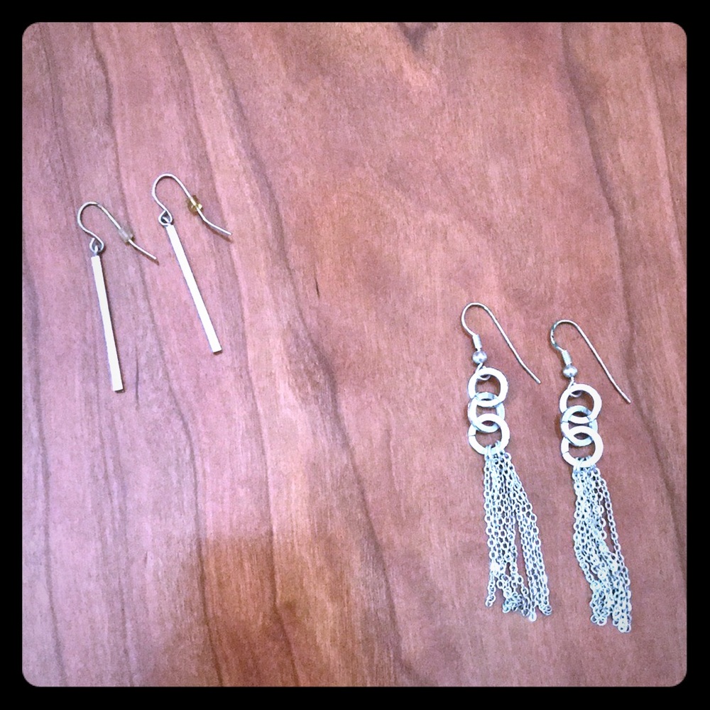2 pairs of dangly earrings
